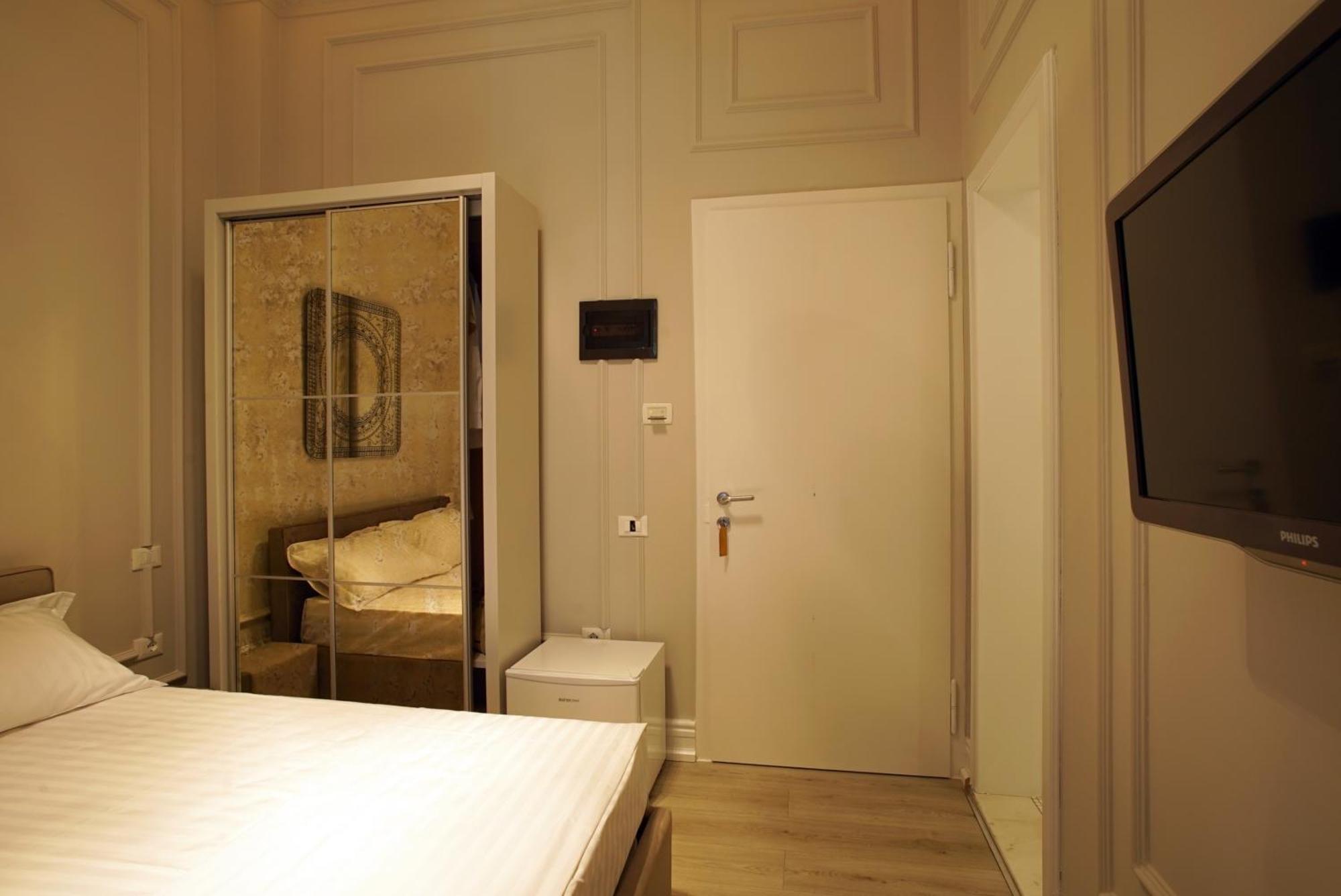 Padam Boutique Tirana